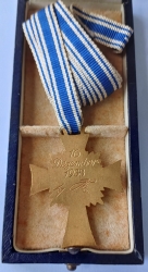MOTHER’S CROSS GOLD IN BOX MAKER OCHS & BONN, HANAU