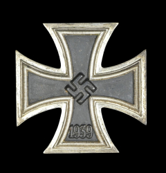 Iron Cross First Class 1939 screw back marked L/56 maker Funke & Brünninghaus.