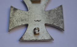 IRON CROSS FIRST CLASS 1939 UNMARKED 100, NONMAGNETIC BY RUDOLF WÄCHTLER & LANGE, MITTWEIDA.