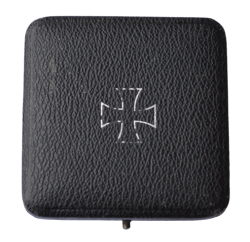 IRON CROSS FIRST CLASS 1939 MARKED L/12 IN CASE MAKER BY C.E. JUNCKER, BERLIN.