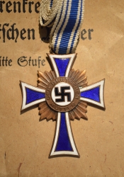 MOTHER'S CROSS BRONZE GRADE WITH ENVELOPE MAKER FRANK & REIF, STUTTGART.