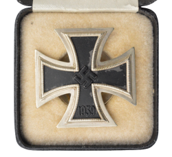 IRON CROSS FIRST CLASS SCREW BACK 1939 MARKED L/12, IN CASE LDO MAKER BY C.E. JUNCKER, BERLIN.