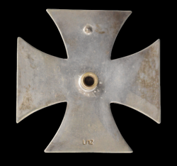 IRON CROSS FIRST CLASS SCREW BACK 1939 MARKED L/12, IN CASE LDO MAKER BY C.E. JUNCKER, BERLIN.