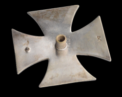 IRON CROSS FIRST CLASS SCREW BACK 1939 MARKED L/12, IN CASE LDO MAKER BY C.E. JUNCKER, BERLIN.