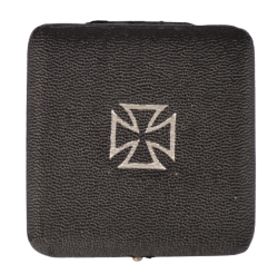IRON CROSS FIRST CLASS 1939 MARKED 20 IN CARTON AND CASE BY C. F. ZIMMERMANN.