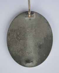 VERWUNDETENABZEICHEN IN SILBER, SILVER CLASS WOUND BADGE MARKED 127