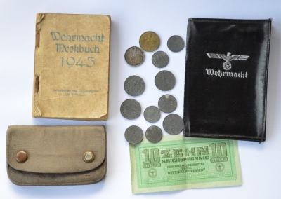 Set - Cover for Wehrmacht documents, wallet with coins, calendar with notes.