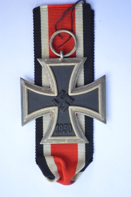 Iron Cross Second Class 1939 unmarked "7" maker Paul Meybauer, Berlin.