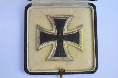 IRON CROSS FIRST CLASS 1939 UNMARKED 100, NONMAGNETIC BY RUDOLF WÄCHTLER & LANGE, MITTWEIDA.