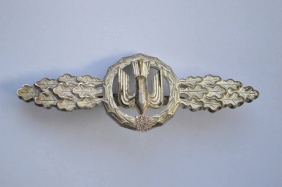 LUFTWAFFE BOMBER CLASP IN SILVER BY RICHARD SIMM & SOHNE "RSS"