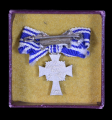 Miniature Mother's Cross in silver on ribbon, marked L/60 maker Gustav Brehmer from Markneukirchen, in LDO sales box.