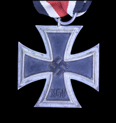 Iron Cross Second Class 1939 unmarked 3 of maker Wilhelm Deumer, Lüdenscheid.