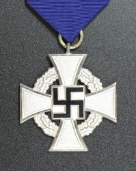 25 year civil service cross in box by JOS. RUCKER & SOHN, GABLONZ/NEIßE. SUD