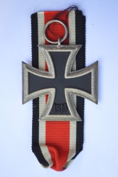 Iron Cross Second Class 1939 unmarked "7" maker Paul Meybauer, Berlin.