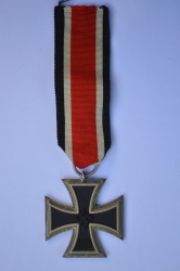 Iron Cross Second Class 1939 unmarked "7" maker Paul Meybauer, Berlin.