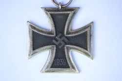 Iron Cross Second Class 1939 marked 25 maker Arbeitsgemeinschaft der Graveur- Gold- und Silberschemiedeinnungen.