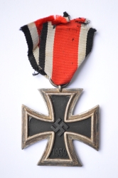 Iron Cross Second Class 1939 marked 24 of maker Arbeitsgemeinschaft der Hanauer Plaketten Hersteller, Hanau.
