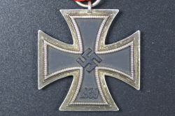 Iron Cross Second Class 1939 unmarked 25 maker Arbeitsgemeinschaft der Graveur- Gold- und Silberschemiedeinnungen.