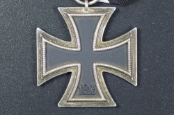 Iron Cross Second Class 1939 unmarked 25 maker Arbeitsgemeinschaft der Graveur- Gold- und Silberschemiedeinnungen.