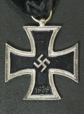 Spanish Blue Division Iron Cross Second Class 1939 with clasp and ball.